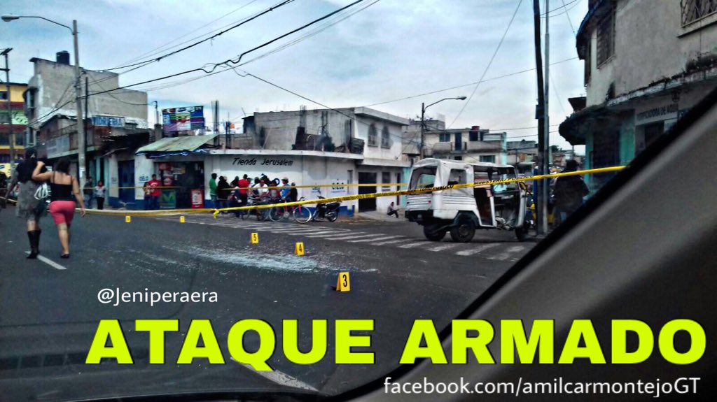 amilcarmontejo's tweet photo. Balean conductor de "TucTuc". PMT cierra 9 calle 10-57 colonia Castillo Lara zona 7. Info #TráficoGT: @Jeniperaera. https://t.co/EGPyBZIpci