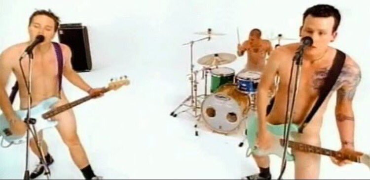 FalphyMusic's tweet image. Name the music video.