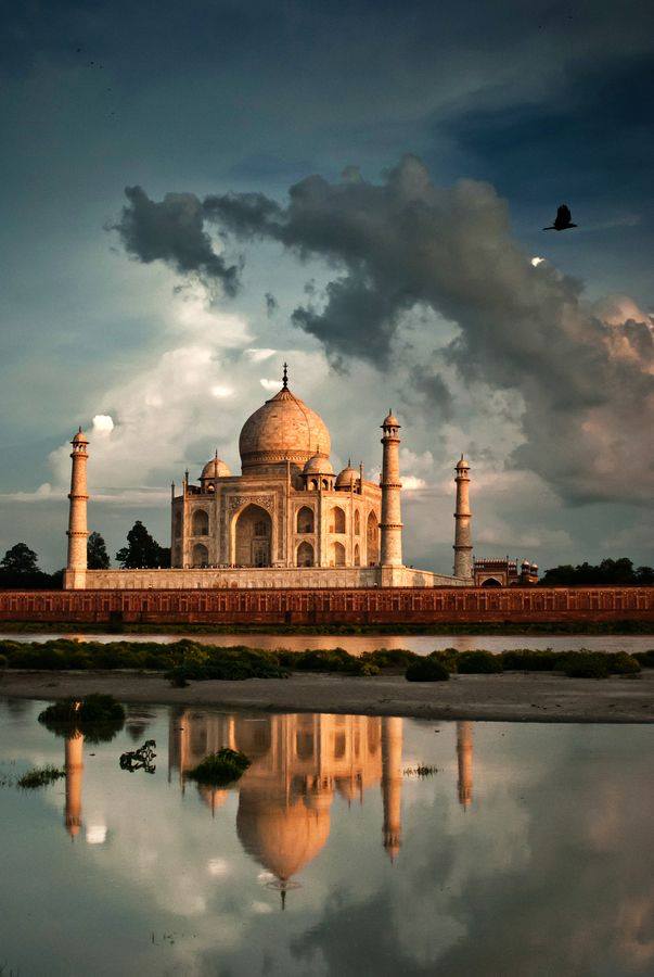 The Taj Mahal at sunset #photo Sergio Carbajo