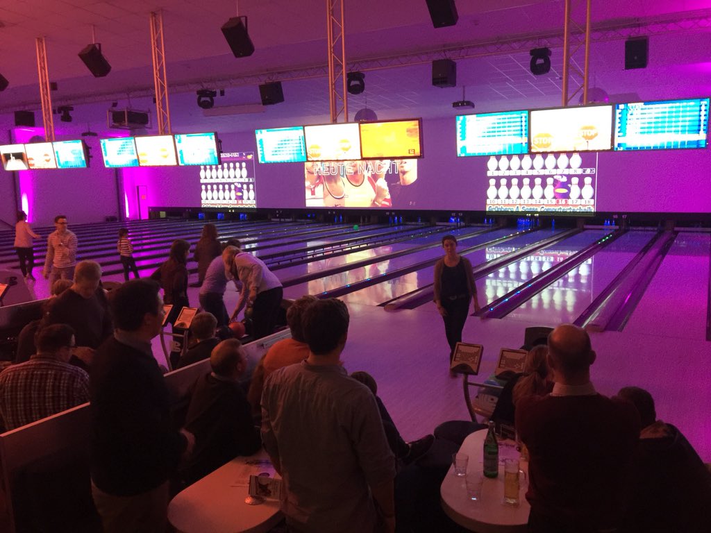 6070elite's tweet photo. Der 41. #topkurs beim #discobowlen mit @CarolinLax @DavidvonSpies @rhythm_and_wine @BBissbort @PhilippDuelli https://t.co/hN5Wtxhc6b