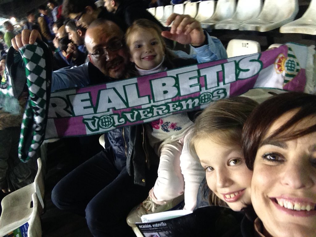 ChariReina's tweet photo. Vamos a disfrutarlo!!! @diegocebrino @RealBetis https://t.co/6SdSDRo2oM
