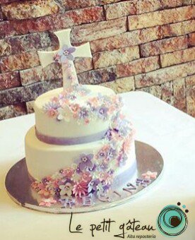 Lepetitgteau2's tweet photo. Pastel primera comunion  #p_gateaux #pastelfondant #fondant #cake #delicioso #flores https://t.co/CwVUWLwUHx