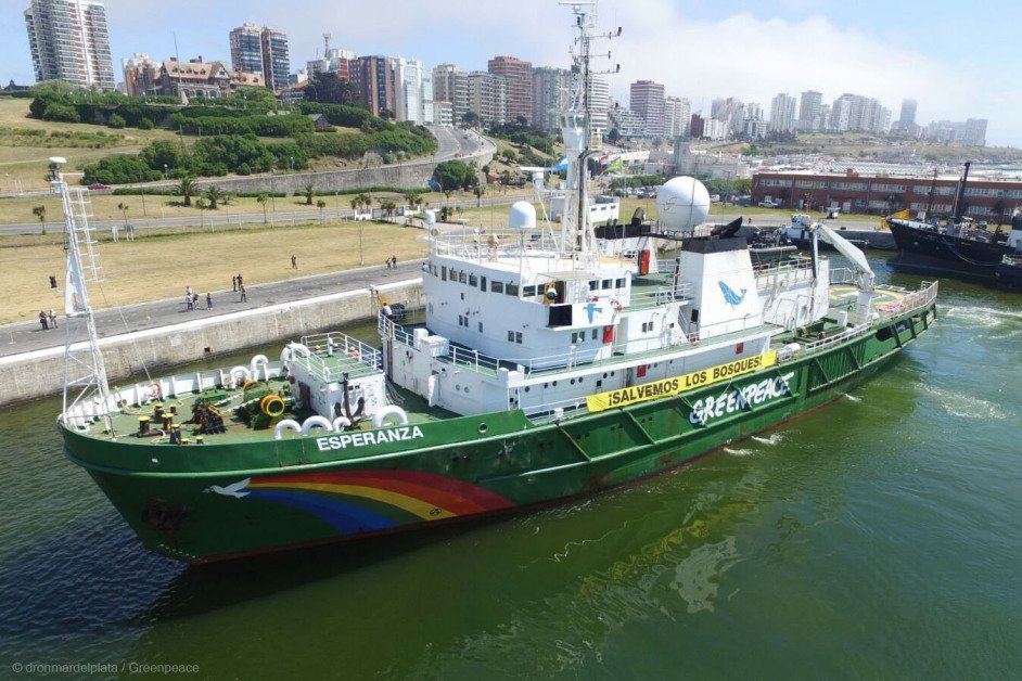 JessiAste's tweet photo. #GraciasEsperanza, el barco más grande de Greenpeace se despide de Argentina y miles de personas lo visitaron ¡RT! https://t.co/AusDNXAQ23
