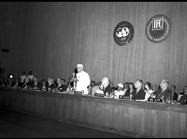 aarti_64's tweet photo. #NehruBuiltModernIndia 
#JLN inaugurating the Fund Bank Conference (IMF+World Bank Group) ,New Delhi ,October,1958. https://t.co/nnfZeey7MR