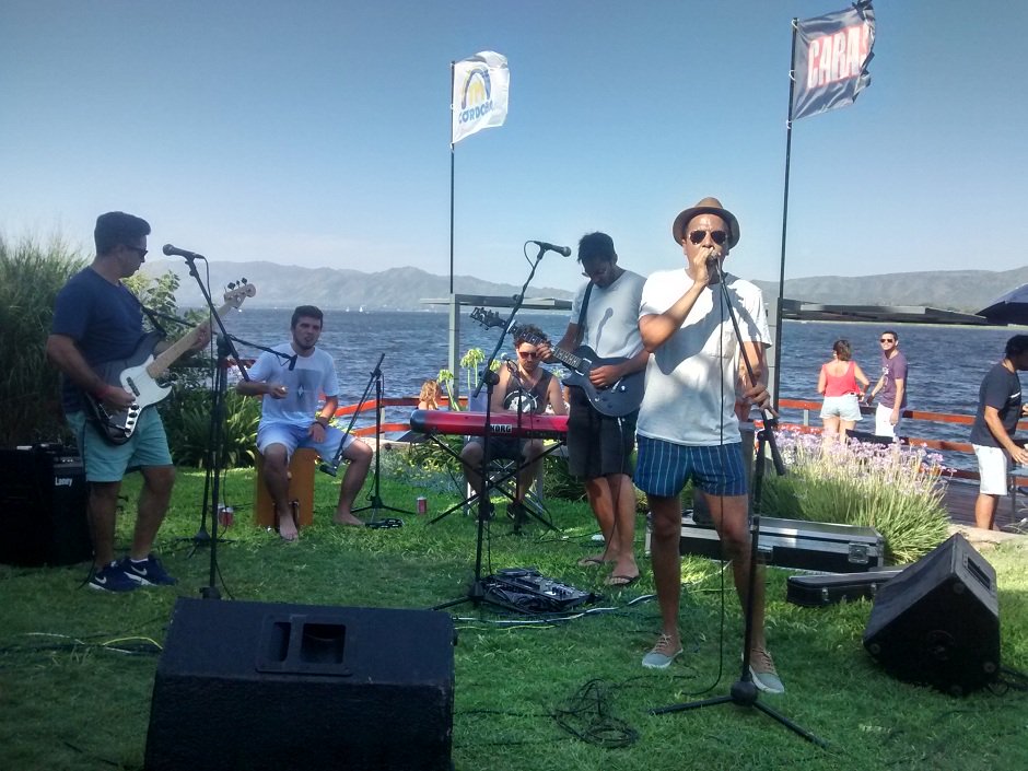 LakeBuenaOk's tweet photo. Mirá las fotos de ayer! #Relax #MúsicaEnVivo #Amigos #RadioVeranizate #Tragos #FelizDomingo >https://t.co/YphcFR11VC https://t.co/lqInuaS4Ms