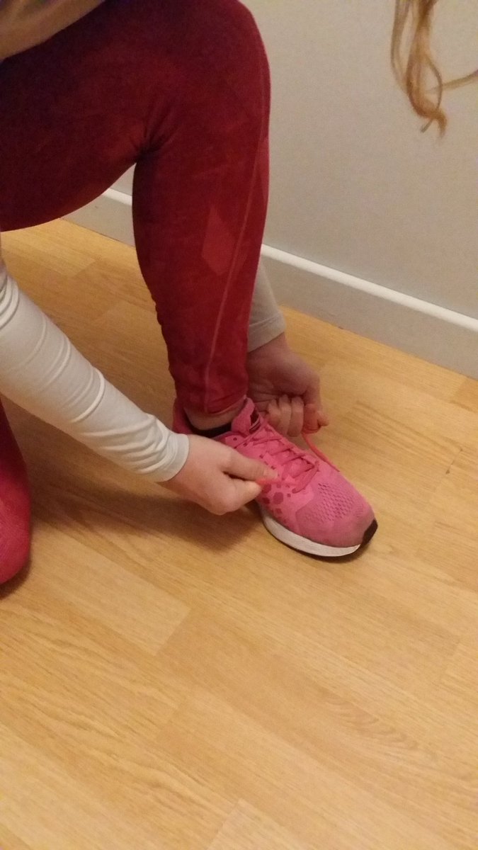 thilexia's tweet photo. Préparation pour aller faire un petit run de 10km ça c'est fait. #fitgirl #fitness #sports #fit #running #10km https://t.co/x2NnYBGcrK