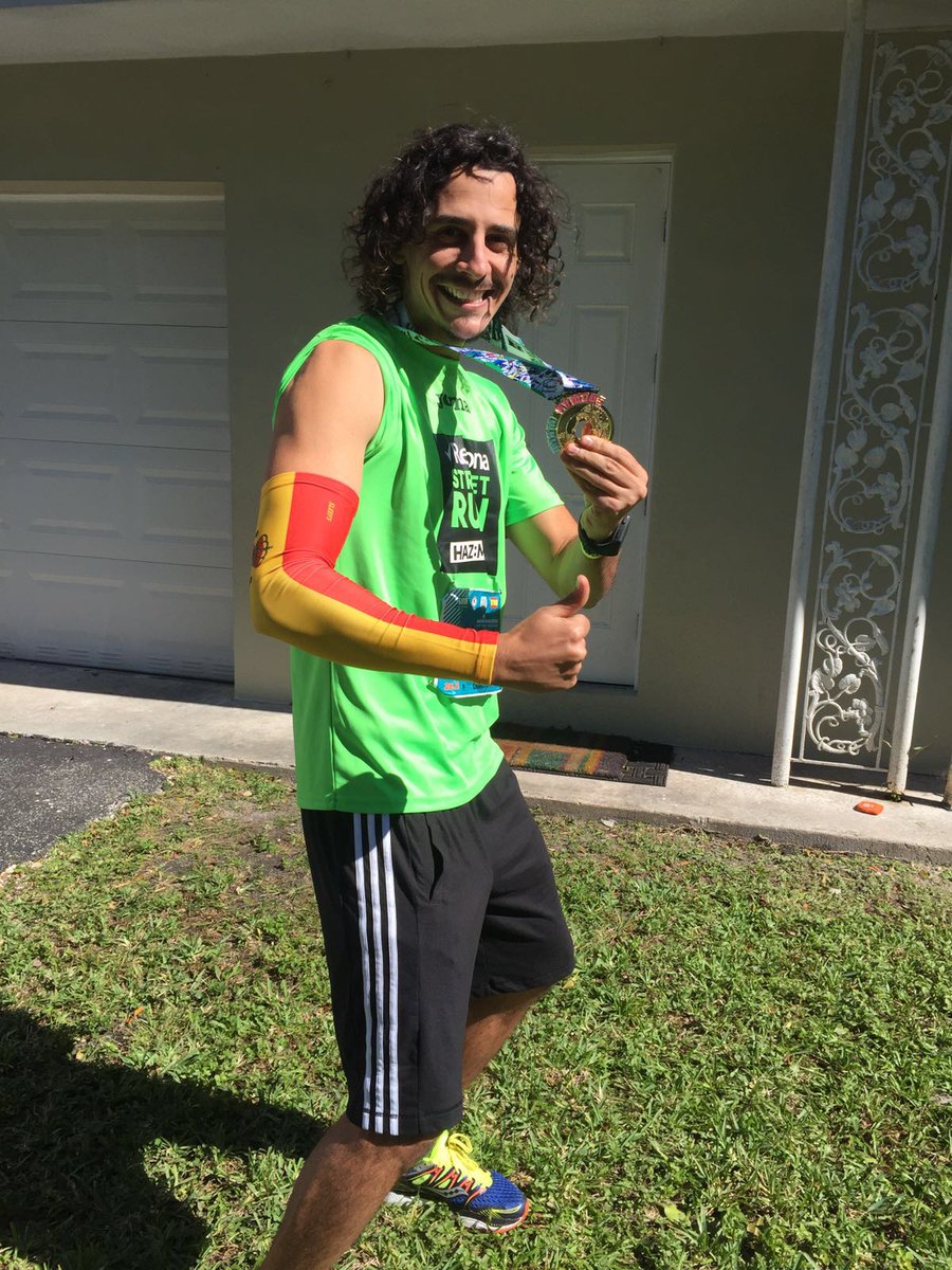 CharlyPuede's tweet photo. Objetivo Miami 2016: cumplido!!! Charly pudo!!!!! Gracias a @triathlonmami @joeramirezmiami @TimexSports x su apoyo https://t.co/K8MdGXehnF