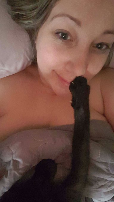 This is how I woke up today. More photos/clips available on snapchat  (200 tokens/30 days) https://t