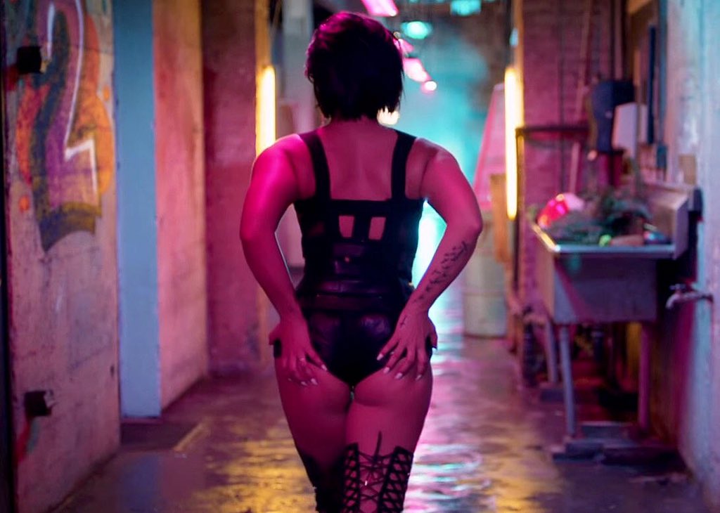 RT if you wanna drill Demi Lovato's sexy thick ass.