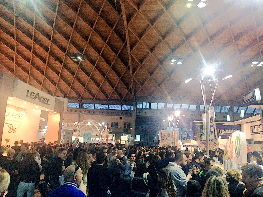 simonaangela's tweet photo. Fine seconda giornata sopravvissuta!!scatti dal #Sigep2016 #riminifiera #rhexrimini https://t.co/8SVkGdos72