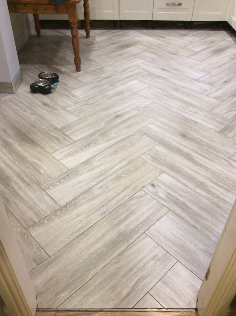 Ronstiling's tweet image. This weeks job was in Birkenhead, durabase with wood effect tiles.#quality