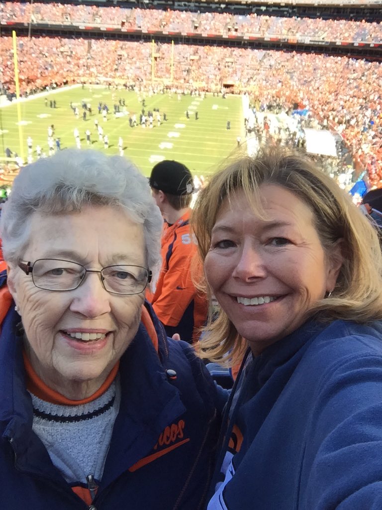 KBarta13's tweet photo. #SuperBowlorbust https://t.co/z7hvs5IM5s