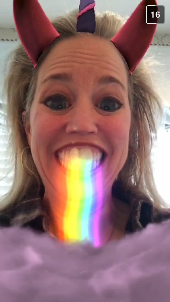 hale_NOo's tweet photo. I have the best mom ever😂 https://t.co/APAgj9QliK