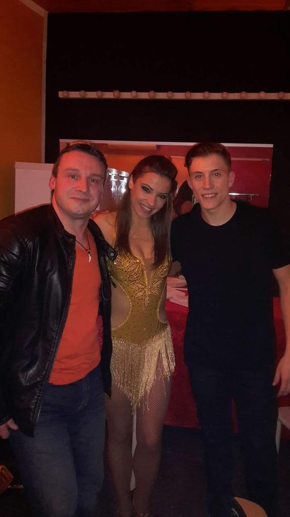 LeonMartial's tweet photo. @L0oiic très content de t'avoir rencontré avec mon amie Denitsa.
Au plaisir de te revoir ! https://t.co/jkGB14xBBH