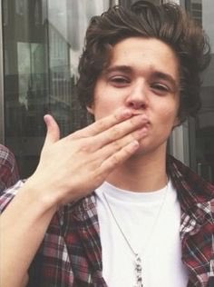 spidcrmvn's tweet image. HI, my name is Brad. 

it's 2am, I like food and I have no idea why I'm awake but I'm new here so could you RT????