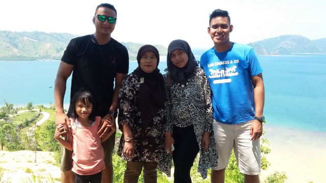 AnggrePrimadika's tweet photo. Holiday with family https://t.co/WyG9vJ0Pwg