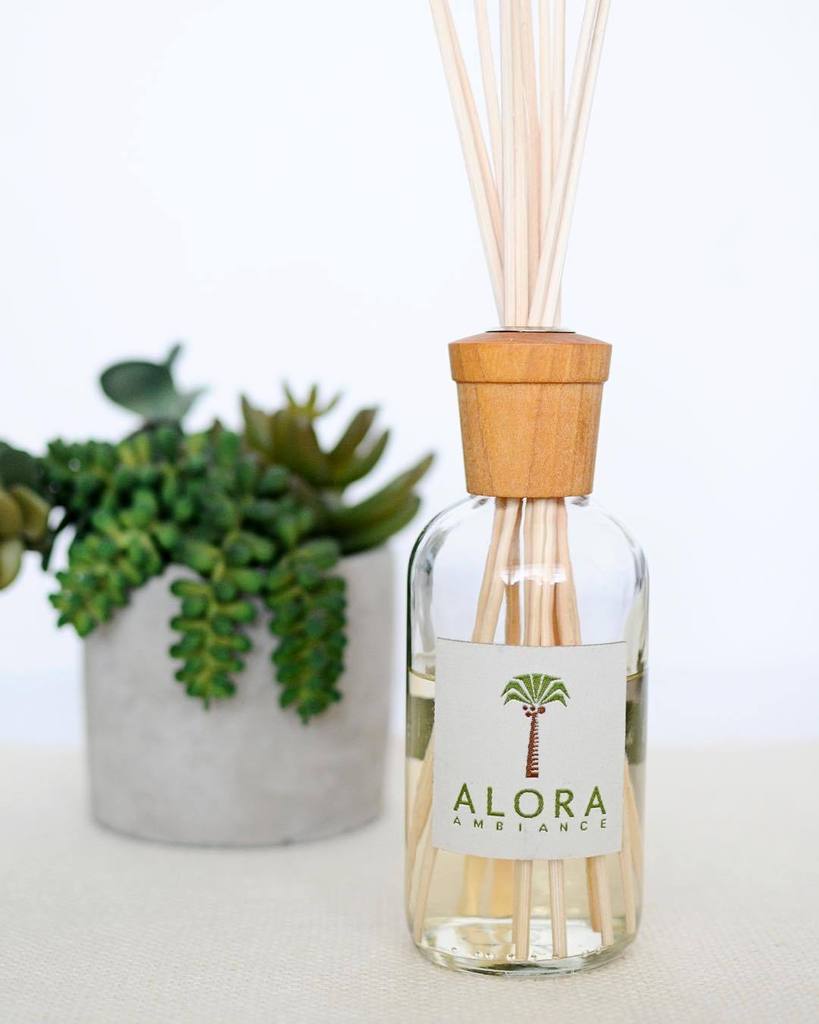 AloraAmbiance's tweet photo. Treat yourself to this wonderful light floral fragrance for your home. Gardenia and fig? Y… https://t.co/wuSjRyOJkQ https://t.co/vC6294RGHY