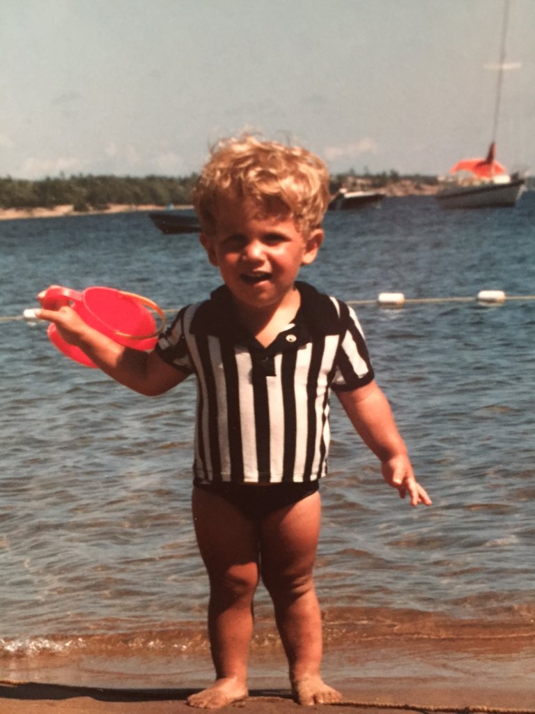 HiltonMatt's tweet photo. Football Sunday! My referee skills are on point! https://t.co/qXd9qrHZht