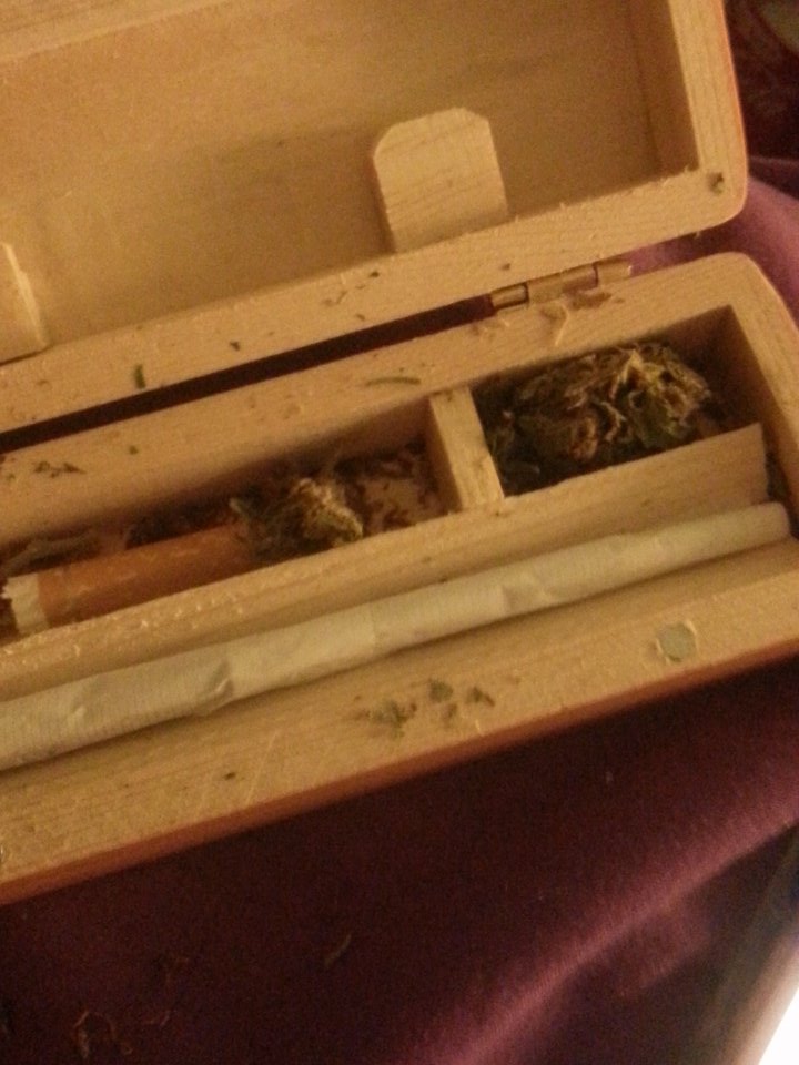 cheezyweezy1991's tweet photo. My eyes are red im ready for bed 😄 #chinked #420 #weed #love #highlife https://t.co/4b7drvMvtA