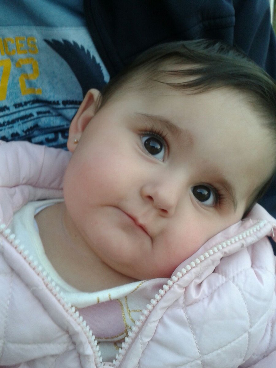 EdurneBart's tweet photo. Lo más bonito que tengo, mi pequeña, la princesa de la casa, mi niña. https://t.co/AfPrz33Ydj