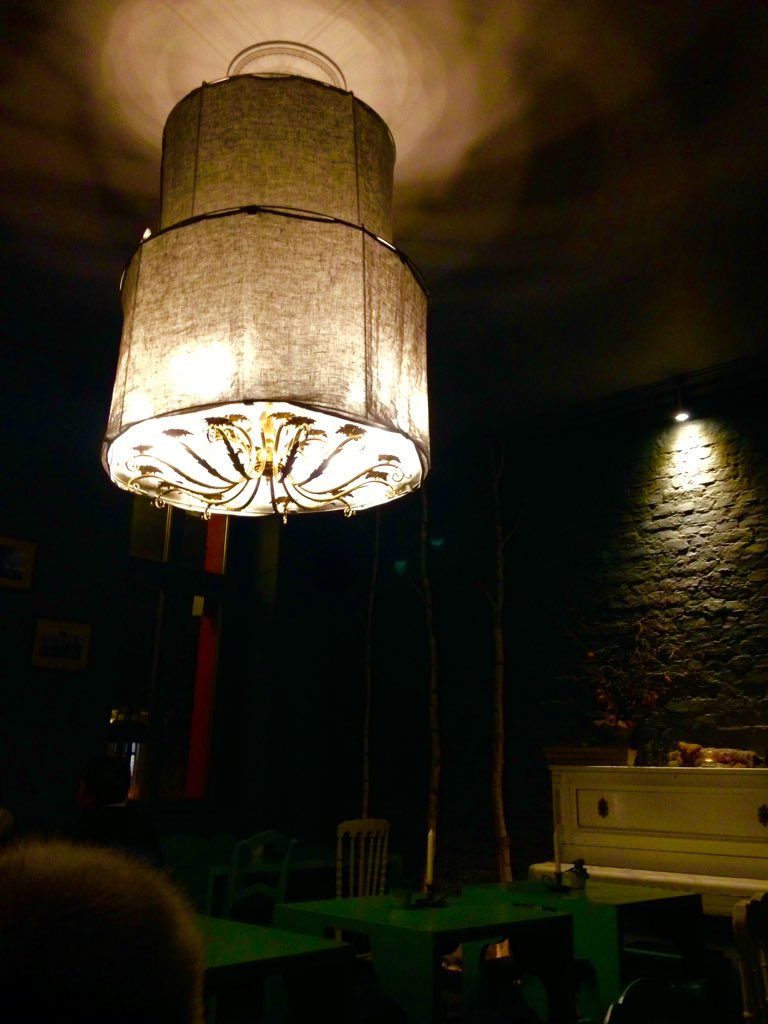 Lichtdesign #leuchte #licht #restaurent #design #kunstwerk #kunst #berlin #einrichtungsidee #nacht #Deutschland