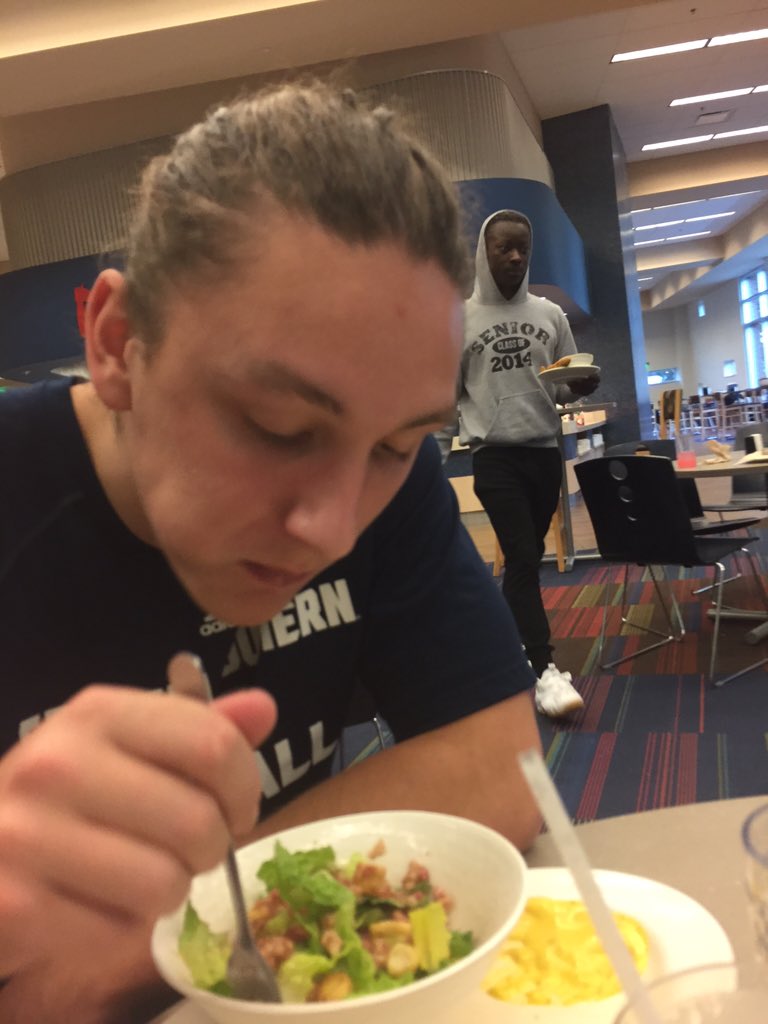 TotaIShaneMove's tweet photo. Always staying healthy and minding his calories #LightRanch #TotalShaneMove https://t.co/WxC2bQFrPE