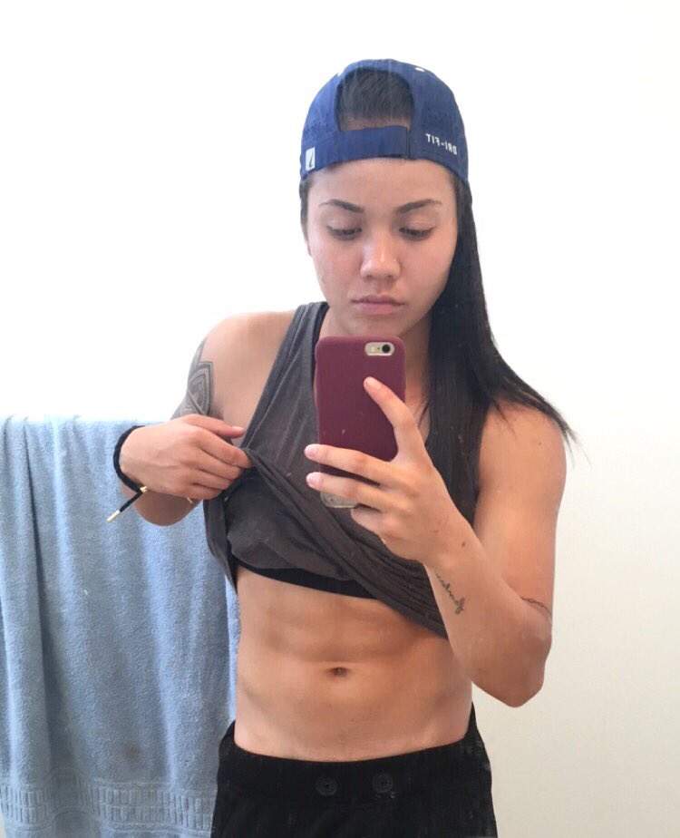 _chenoaau's tweet photo. 🤘🏼💪🏽 #anyoneneedasixpack #ohwaitme https://t.co/ZiV9WY7vwa