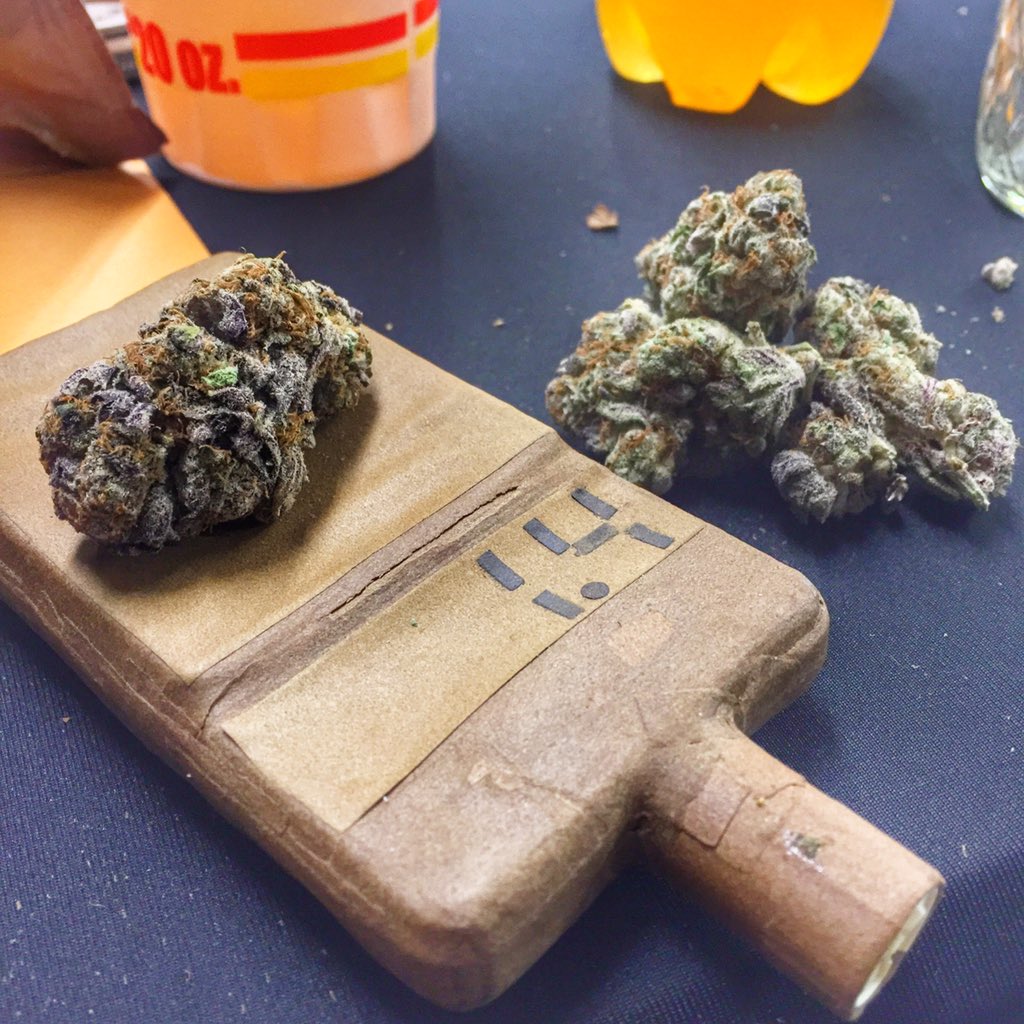svpxthom's tweet photo. #WeDontSmokeTheSame https://t.co/Zq761ReWmf