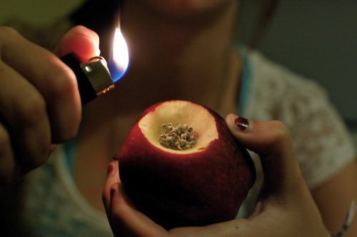JasonSpellman's tweet photo. #InCollegeILearned other uses for apples. https://t.co/RKsxAi1oi2