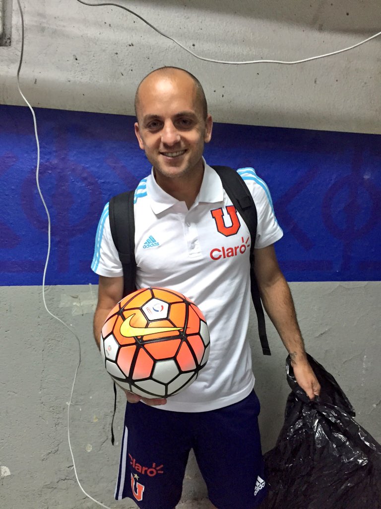 udechile's tweet photo. ¡Gustavo Lorenzetti, figura del partido, celebra con el balón su triplete contra O'Higgins! #GrandeLaU https://t.co/A8KqnbZqv4