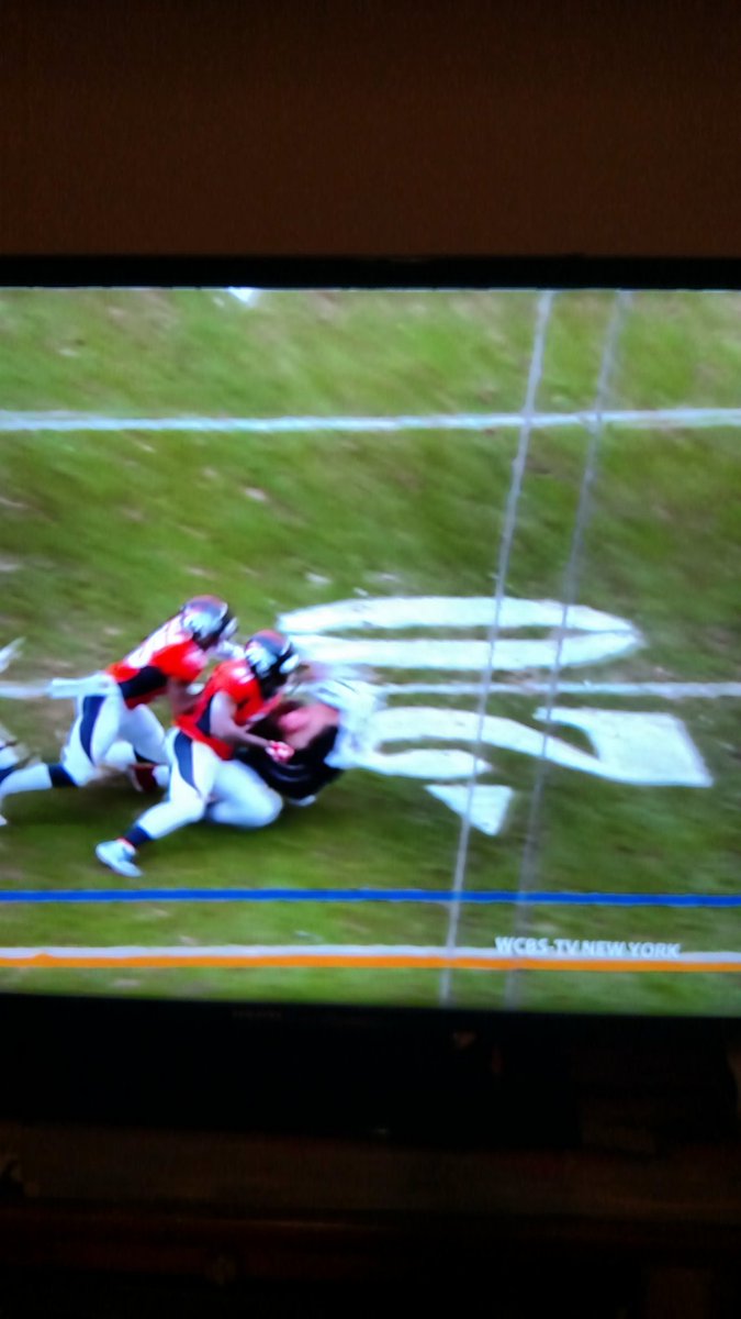 mosaic1029's tweet photo. Hold 'Em defense! #Broncos DENIED 1st down. #BeatThePatriots https://t.co/zWQT94XGQC