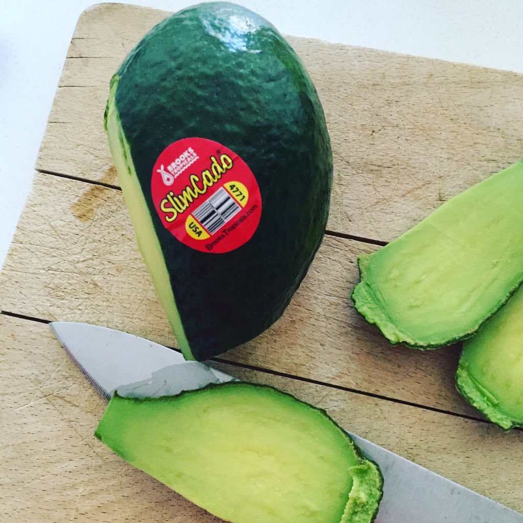 CoachKMcCann's tweet photo. SLIMcado, carrots &amp; spinach for lunch today 🍃😋 #SLIMcado #avocado #cleaneats #spinach #chopchop #foodprep https://t.co/8fwh53FEXx