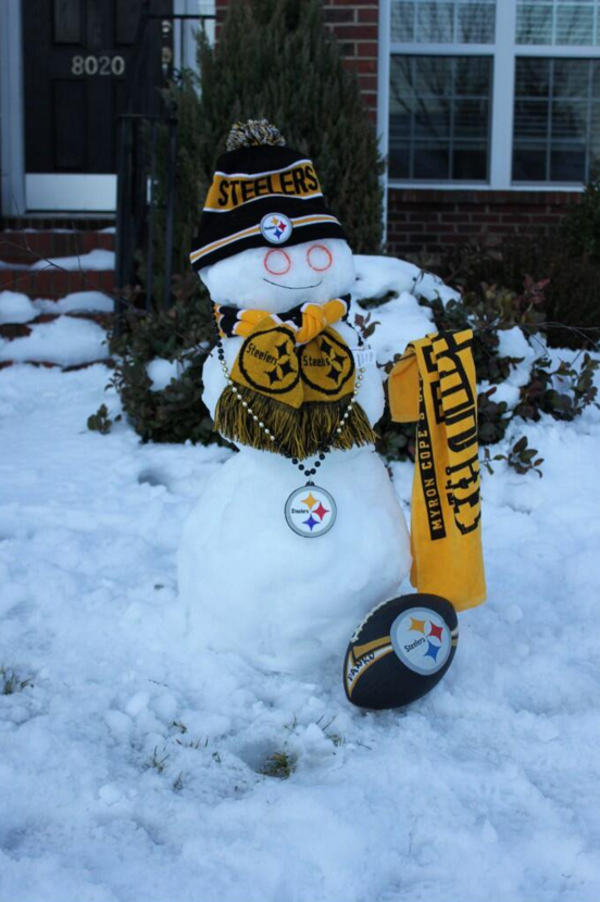 steelers's tweet photo. Thumpety thump thump,
Thumpety thump thump,
Look at these #SteelersSnowmen go.

⛄️ | https://t.co/mPDzBBw1Dk https://t.co/V3sTQdIxZi