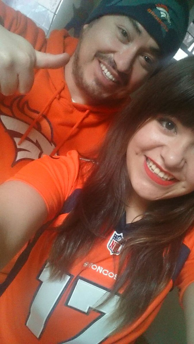 daviddenver7's tweet photo. Estamos felices mi retoño y yo Gooooo BRONCOS!!!! #SuperBowlDeOro https://t.co/3MSqgy2JeR