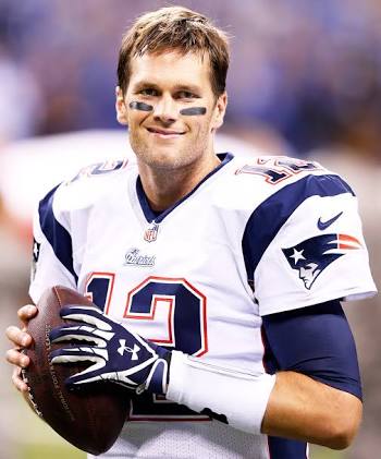 AnayeliMonroe's tweet photo. Le pese a quien le pese, Brady sigue siendo uno de los mejores QB de los últimos tiempos. #ForeverPats https://t.co/sTOiFXqfz0
