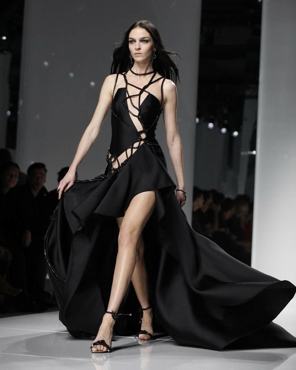 Versace @versace_official: Drama, impossible beauty, fluidity, feminity.… instacelebs.net/top-brands/ver…