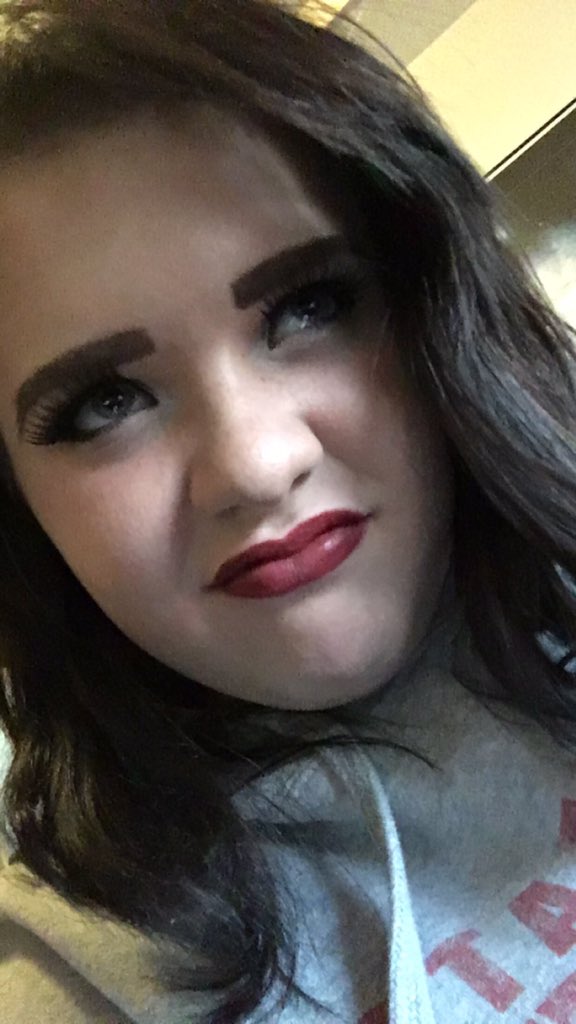 I feel hella cute w these lashes 🍑💫