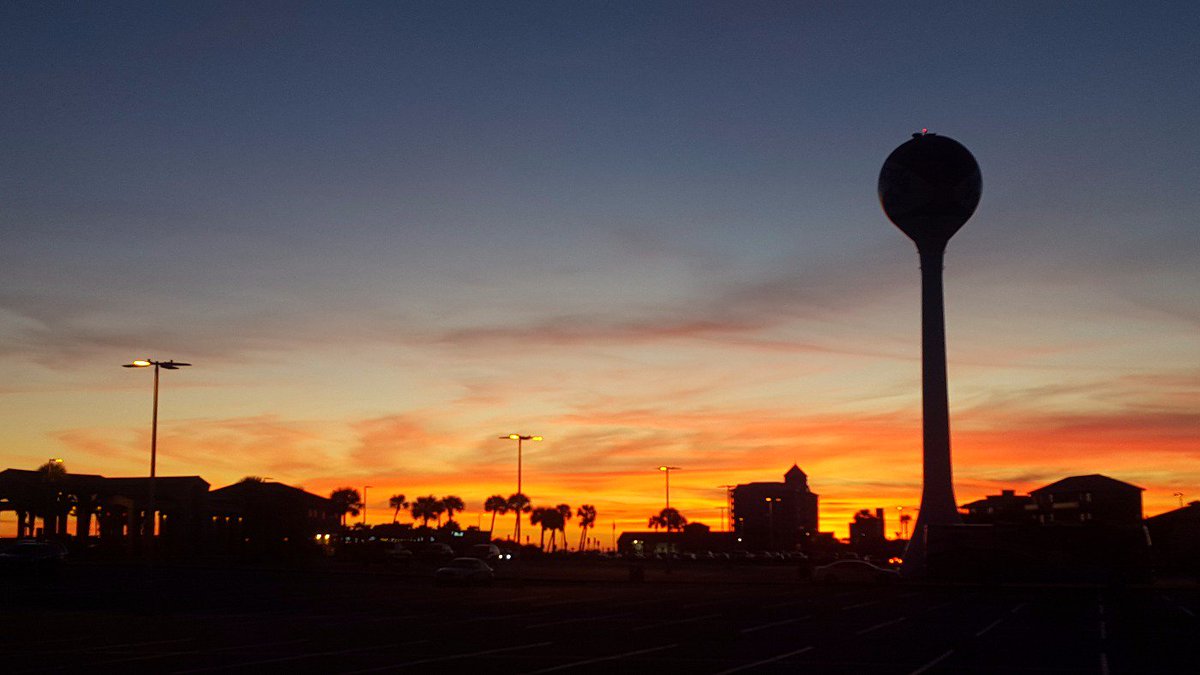 1027_WXBM's tweet photo. Another beauty tonight on Pensacola Beach! #pensacolabeach #pensacola #sunset https://t.co/w7s8MCpDaw