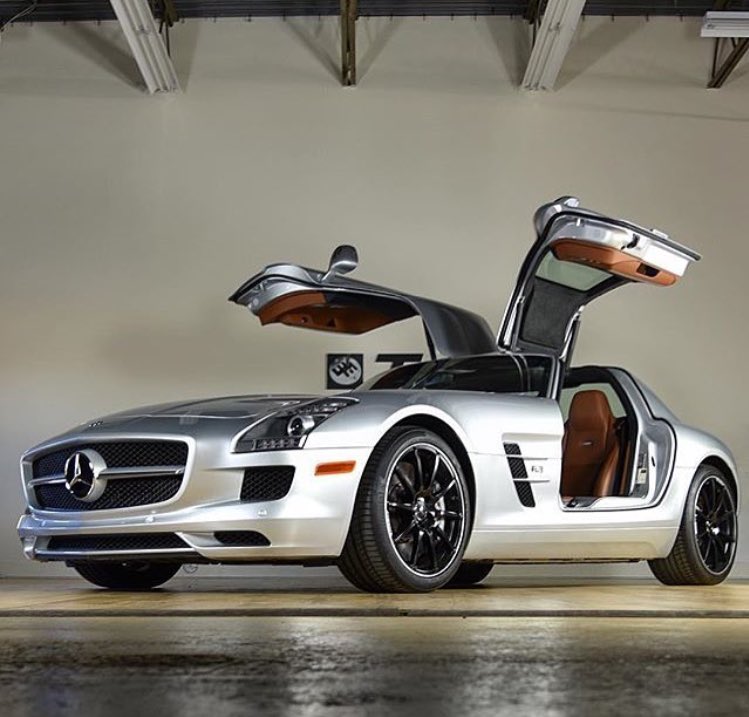 BRATSEDU's tweet photo. #MercedesBenz stylish on its own #AllTimeStar #royal https://t.co/qtfx2gkTQH