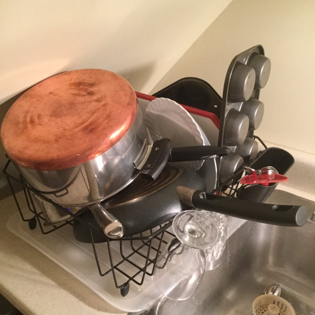 raginghippie's tweet image. #nodishwasherproblems
Also, #smallkitchenproblems