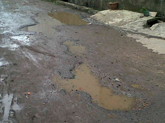 nyungkeun perhatosanna pa <a href="/ridwankamil/">Ridwan Kamil</a> @distarcipBDG irha sumping ka jl. <a href="/babakan_cianjur/">- Babakan Cianjur -</a> kumrgi jlnna tos rusak psn