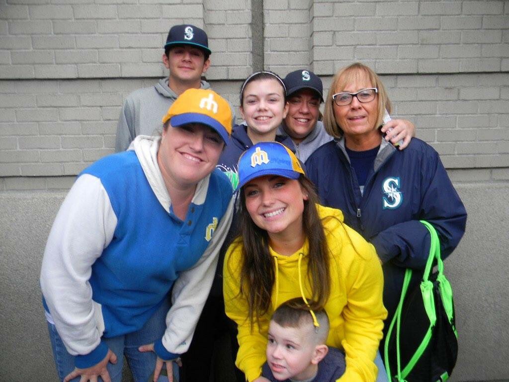 DCEBRITT's tweet photo. Fanfest countdown! So excited for the season to start. #Mariners #truetotheblue #6sleeps https://t.co/aXxpTYiOuC