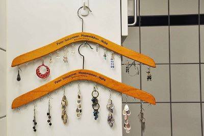 ZircaBR's tweet photo. #ZircaTip. Ten organizados tus #collares y aretes usando ganchos, checa cómo -> https://t.co/eSeJUvUgei