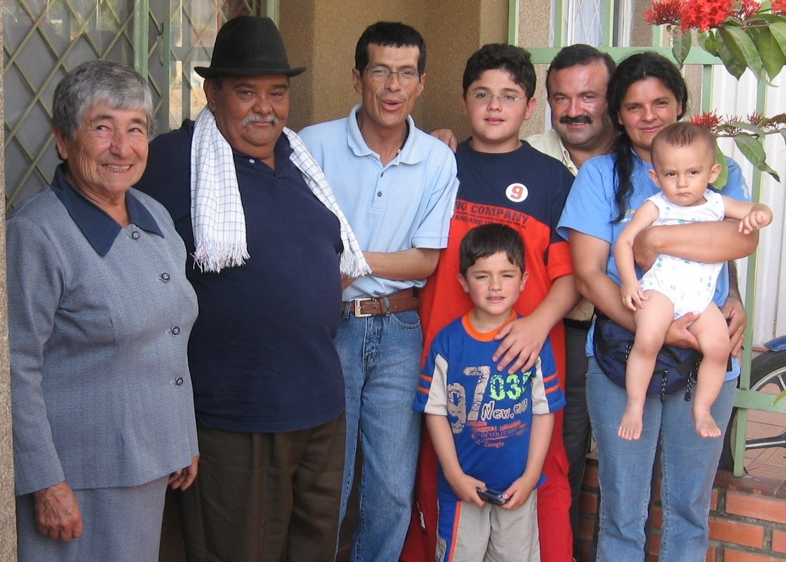 Que el Dios de todos permita que Pachito comparta la dicha de su Santa Gloria.  QEPD.