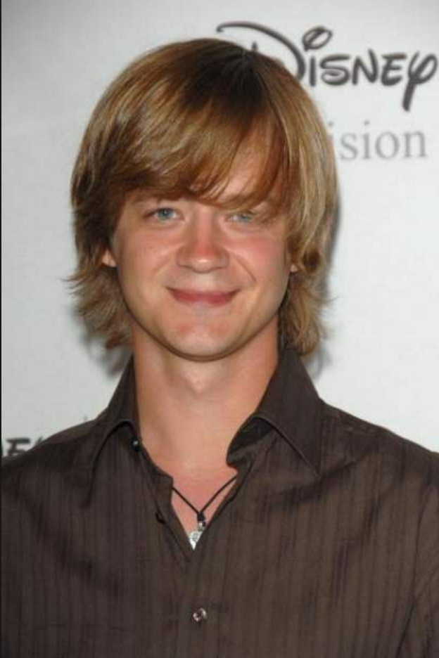 ThatGalTaylor's tweet photo. i totally knew i remember Zach Holderness from SOMEWHERE. He played Hannah Montanans brother. DUH. https://t.co/LAtKs1mMtp