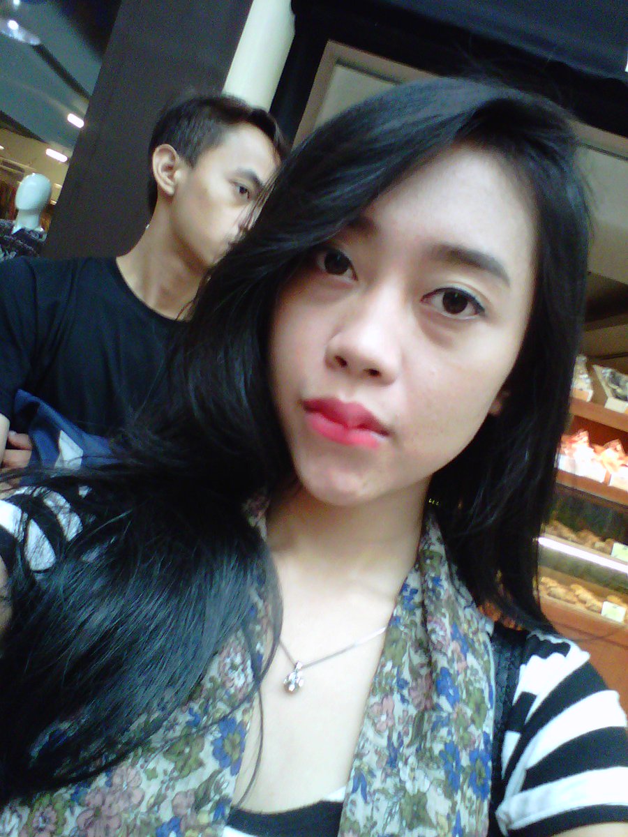Hilna05's tweet photo. @GilangASanjaya : ignore yang dibelakang ya https://t.co/kEg6ncZo0L