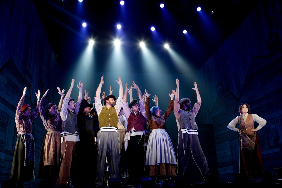 CapitolSydney's tweet image. We 💗 these @FiddlerInOZ production shots (by Jeff Busby)! @CapitolSydney from 23 March. #FiddlerOnTheRoof #Sydney