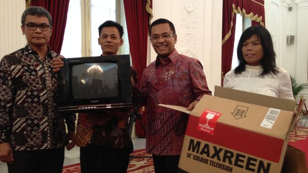 Kusrin, Perakit TV dari Barang Bekas Bertemu Presiden Jokowi di Istana de.tk/VywuVs