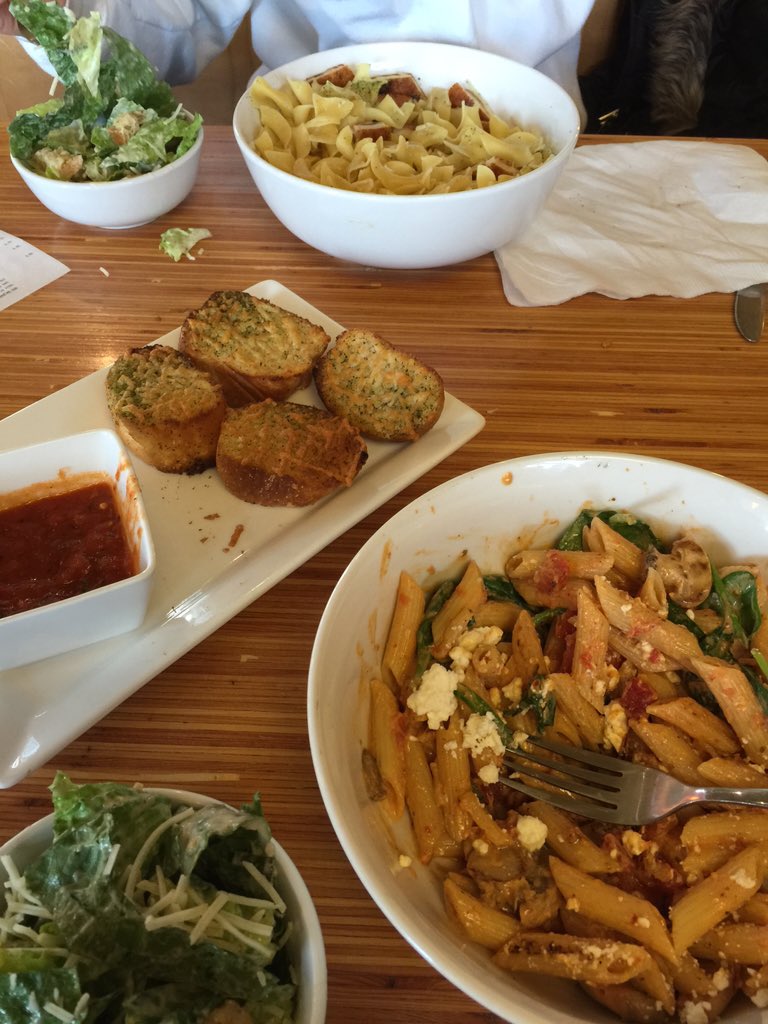 MillerShow2016's tweet image. When @noodlescompany gets you through long rehearsals for #millershow2016 😍😋#jazz #feast millerauditorium.com/gold-company-a…