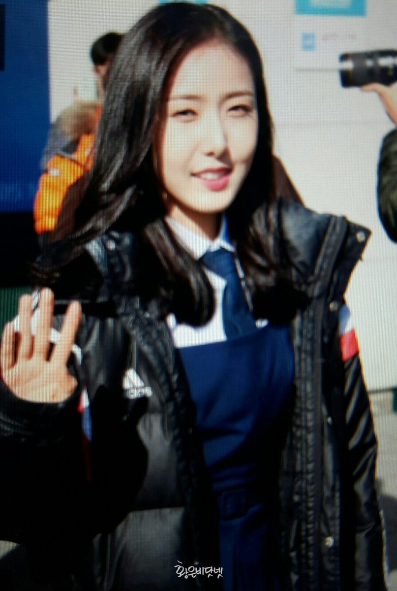 980603_net's tweet photo. 160125 김성주의 가요광장 퇴근길 #여자친구 #신비 프리뷰
컴백 첫 스케쥴인데 수고했어 이따 쇼케이스도 화이팅 🙋
#GFRIEND #SINB https://t.co/woy1MKuJwa